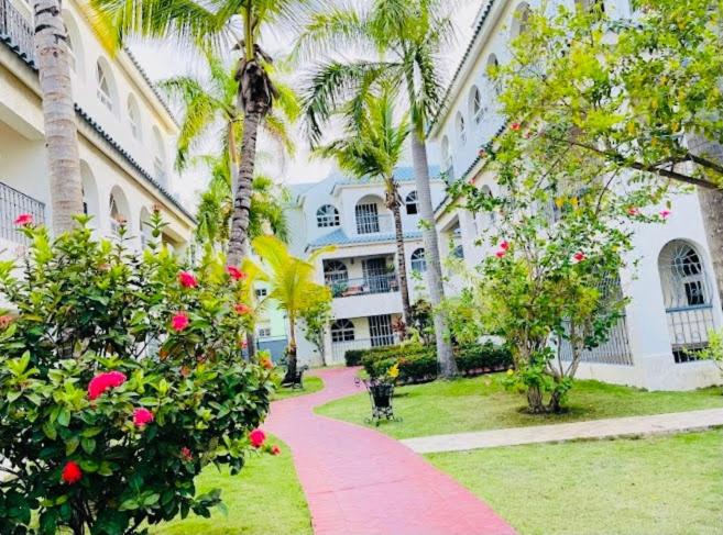 Cozy 2BR 2Bth walk 2 the beach Pool view Wi-Fi - image 15