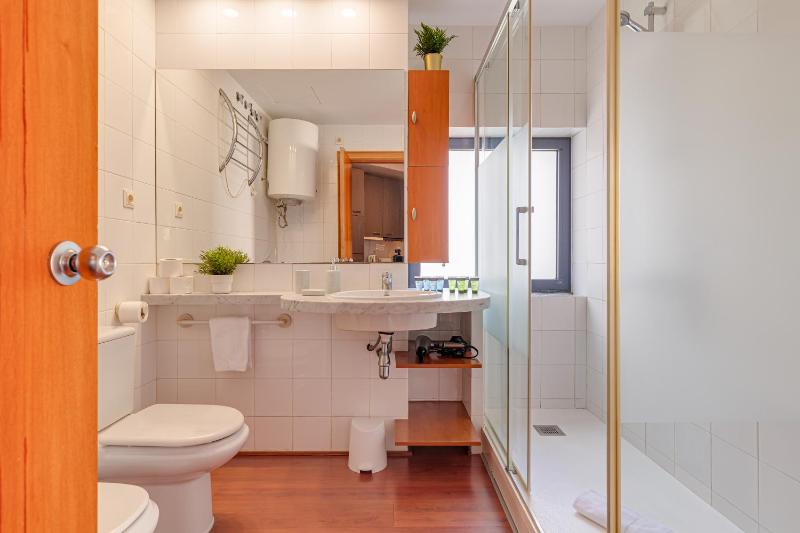 Cheerful Olympic Village Beach Apartment - image 9