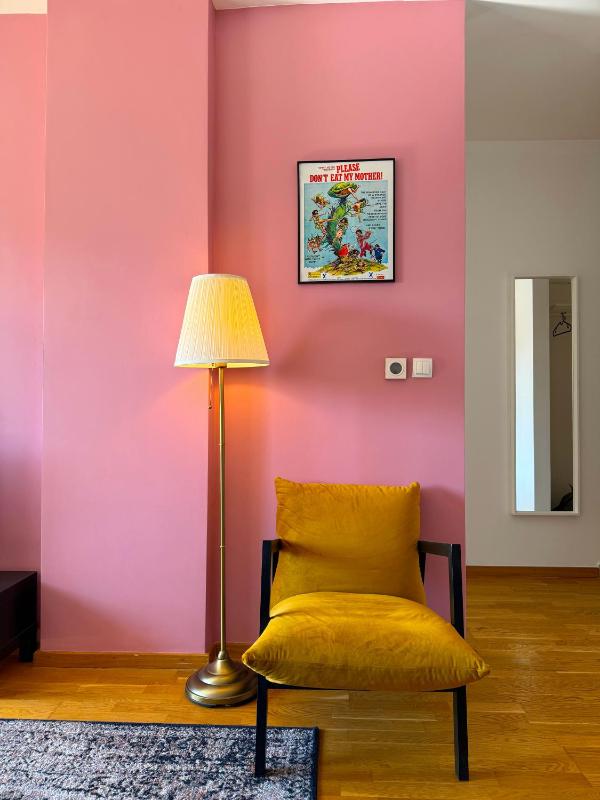 Riverside Modern apartment-Free private parking-Fast Wi-Fi - image 1