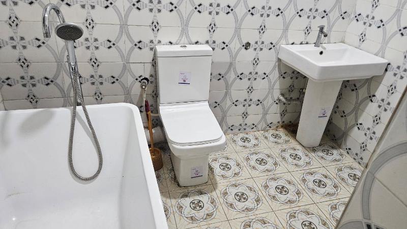 3JD Lavishly Furnished 3-Bed Genius - image 15