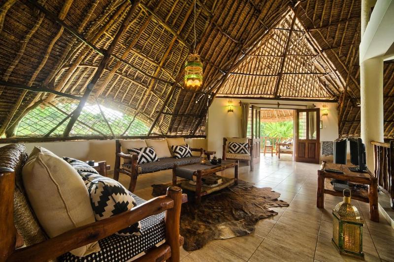 Villa Kapungu with private C h e f XXL pool & garden - image 10