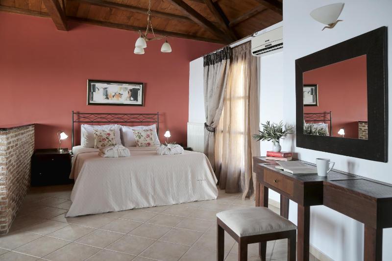 Deluxe Suite with Sea View image 3