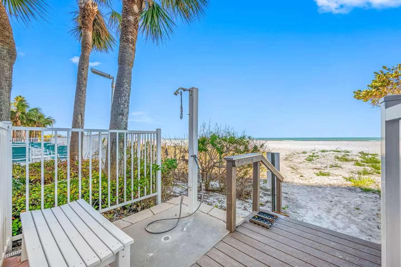 Oceanside Beach Treasure by Golden Coast Rentals - image 36