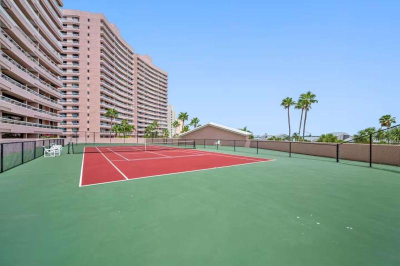 Oceanside Beach Treasure by Golden Coast Rentals - image 30
