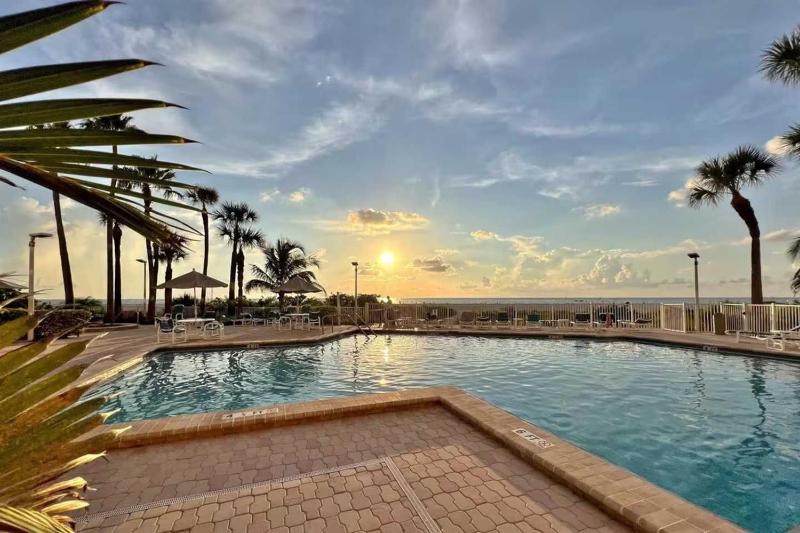 Oceanside Beach Treasure by Golden Coast Rentals - image 32