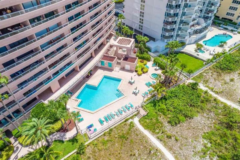 Oceanside Beach Treasure by Golden Coast Rentals - image 37