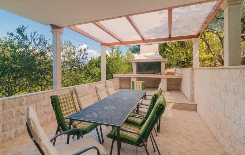 Family friendly house with a swimming pool Splitska Brac - 25269 - image 2