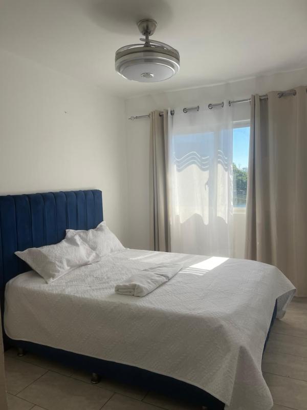 Apartamento con Vista a la Marina San Soucí y Balcón con Vista a la Zona Colonial - image 7