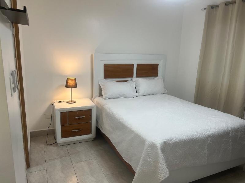 Apartamento con Vista a la Marina San Soucí y Balcón con Vista a la Zona Colonial - image 5