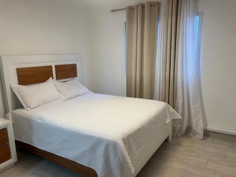Apartamento con Vista a la Marina San Soucí y Balcón con Vista a la Zona Colonial - image 8