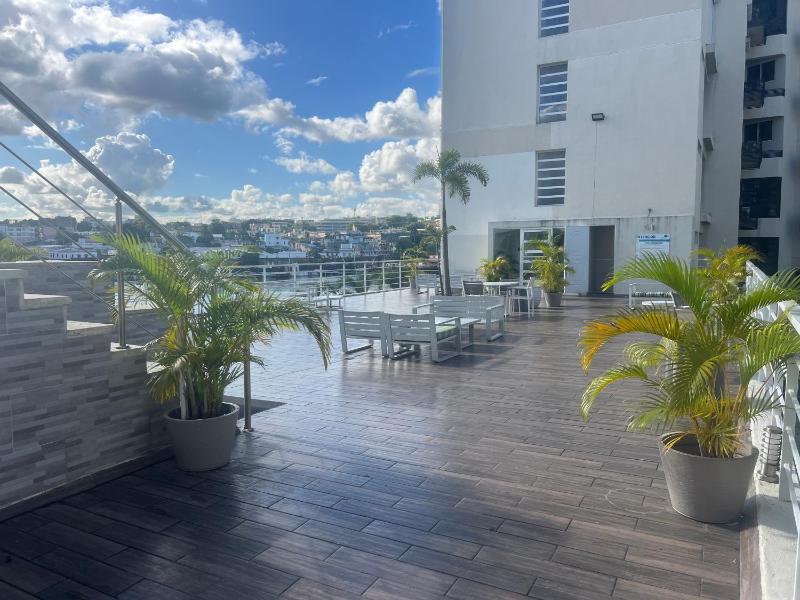 Apartamento con Vista a la Marina San Soucí y Balcón con Vista a la Zona Colonial - image 3
