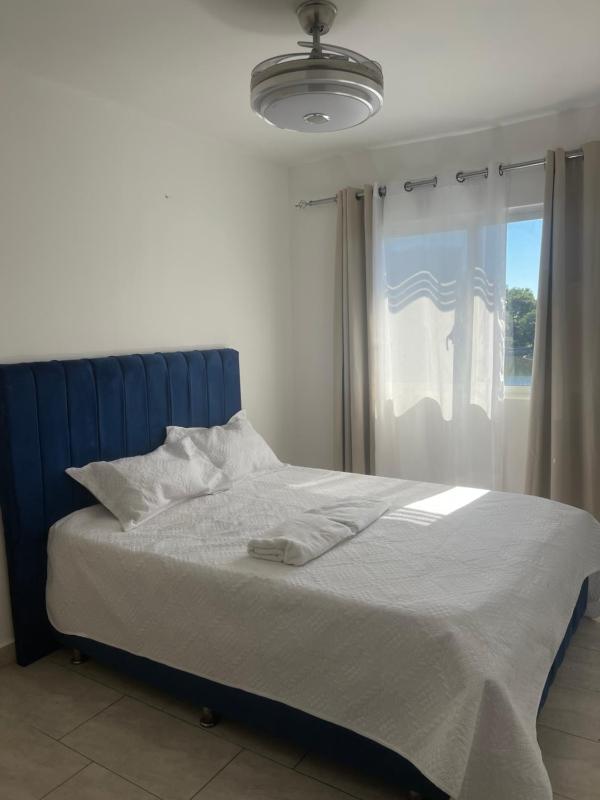 Apartamento con Vista a la Marina San Soucí y Balcón con Vista a la Zona Colonial - image 14