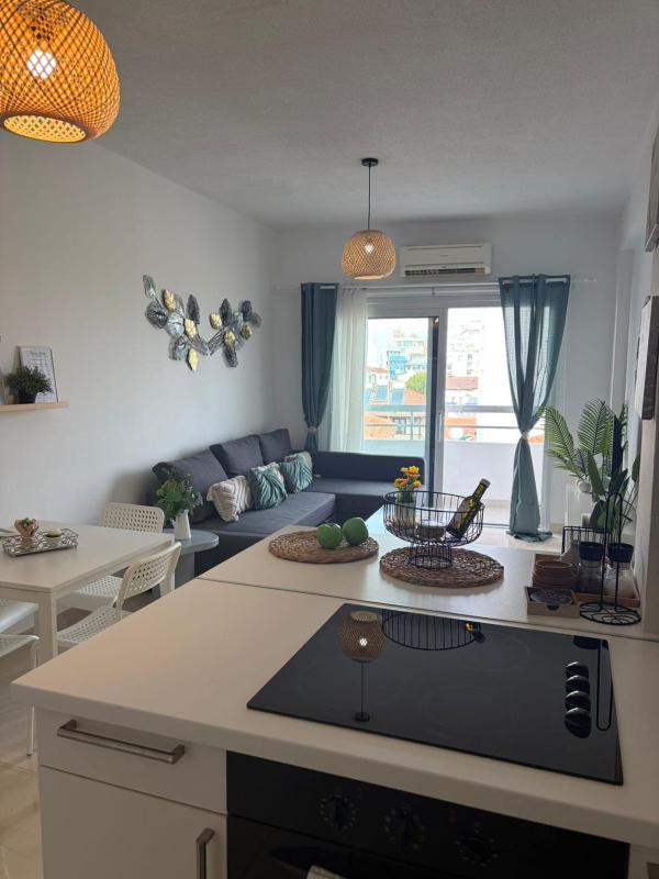 Lazuli Sea View Beachfront - Ap Finikoudes - image 2