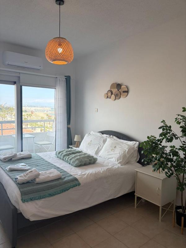 Lazuli Sea View Beachfront - Ap Finikoudes - image 5