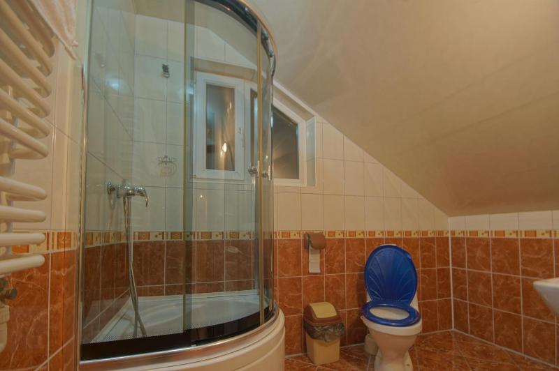 Twin Room image 3