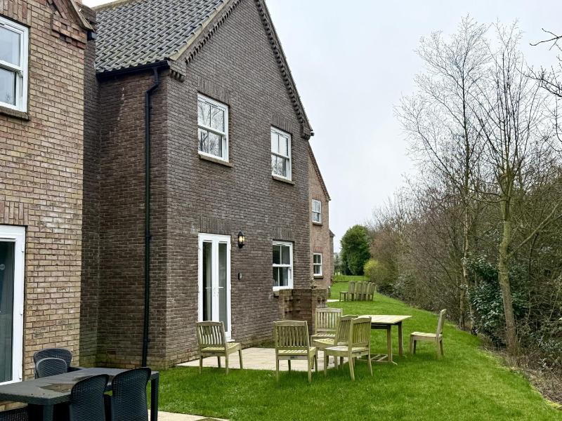 Old and New England Cottages - two 3 bedroom cottages nearby - Part of the The Bay Filey Holiday Village with pool gym and direct beach access pub restaurant tennis and meadows walks - image 43