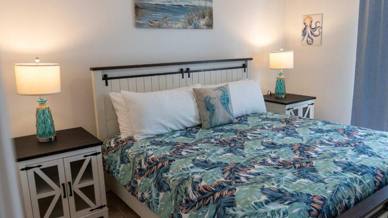Walkable Location - 99 Steps to Beach - Pool apts - image 36