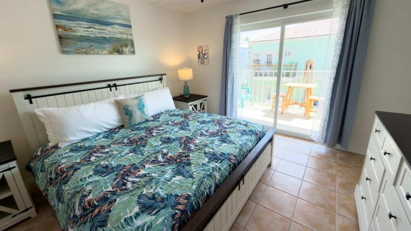 Walkable Location - 99 Steps to Beach - Pool apts - image 38