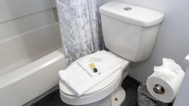 Walkable Location - 99 Steps to Beach - Pool apts - image 31