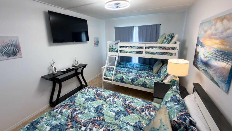 Walkable Location - 99 Steps to Beach - Pool apts - image 40