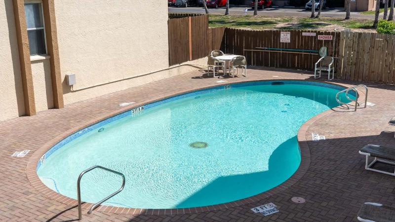 Walkable Location - 99 Steps to Beach - Pool apts - image 35