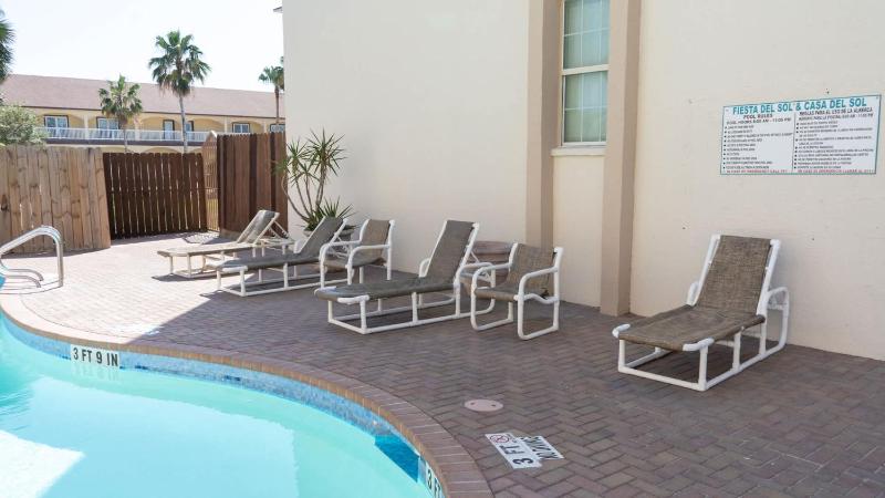 Walkable Location - 99 Steps to Beach - Pool apts - image 44