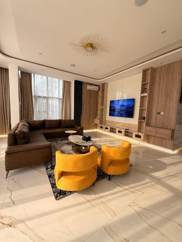 Ikija Residence Lekki - 4BR- Rooftop- Gym- WiFi - image 1