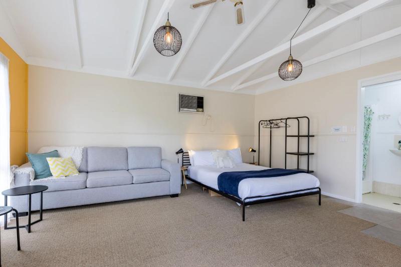 Callala Calm Pet Friendly 5 Mins Walk to Beach - image 36