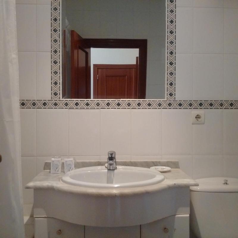 Double or Twin Room image 4