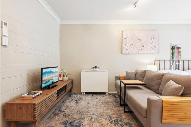 Comfy Studio near Gabba with Secure Parking - image 9