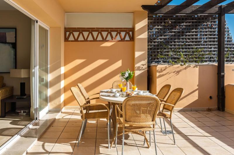Malibu Mansions Apartments by Alfresco Stays - image 4