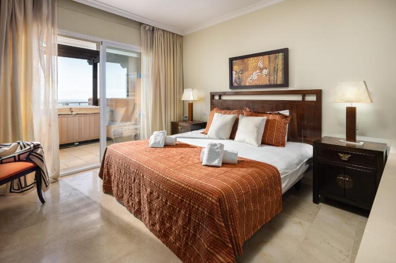 Malibu Mansions Apartments by Alfresco Stays - image 24