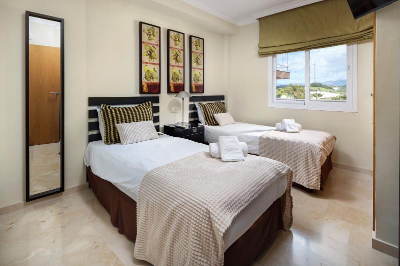 Malibu Mansions Apartments by Alfresco Stays - image 22
