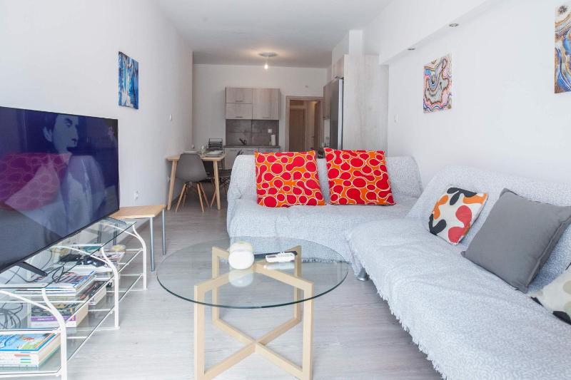 Trendy Cozy 2 Bd Apt in Panormou Metro Station - image 7