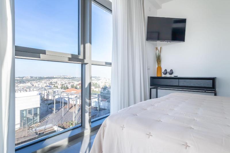 Savyon View Tower - Isrentals - image 8