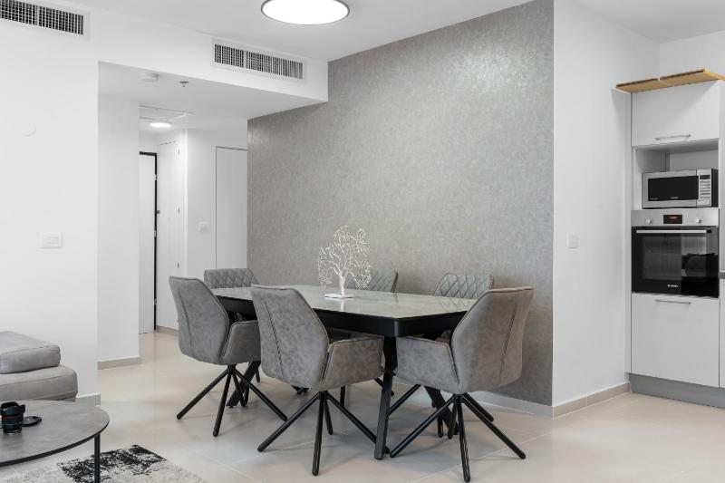 Savyon View Tower - Isrentals - image 2
