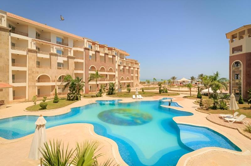 Royal Beach Premier Luxury Stay - image 15