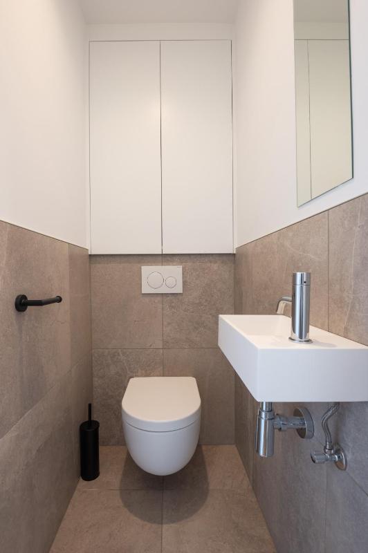 Luxurious 2BR Apartment with Pool and parking - image 24