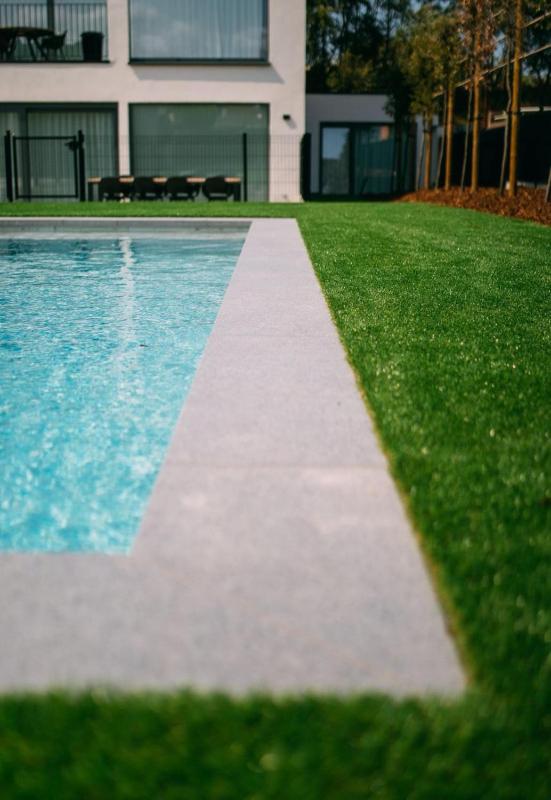 Luxurious 2BR Apartment with Pool and parking - image 26