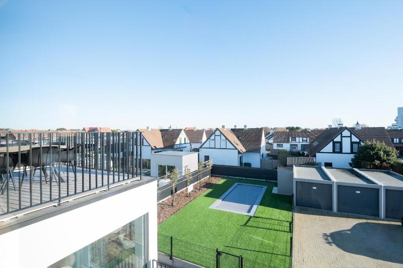 Stylish apartment in De Haan with Pool and garage - image 6