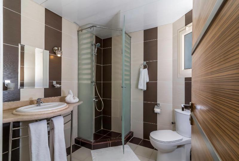 Royal Beach Premier Luxury Stay - image 33