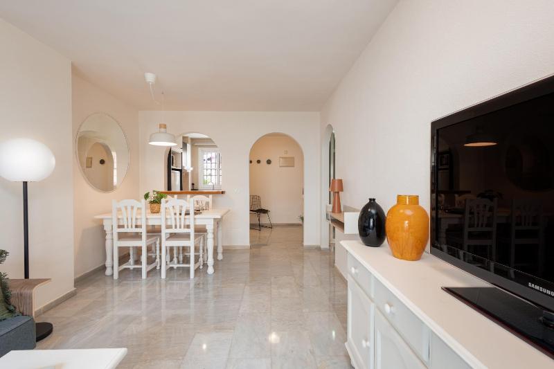 C19 Sunny Apartment with Pool and Terrace - image 15
