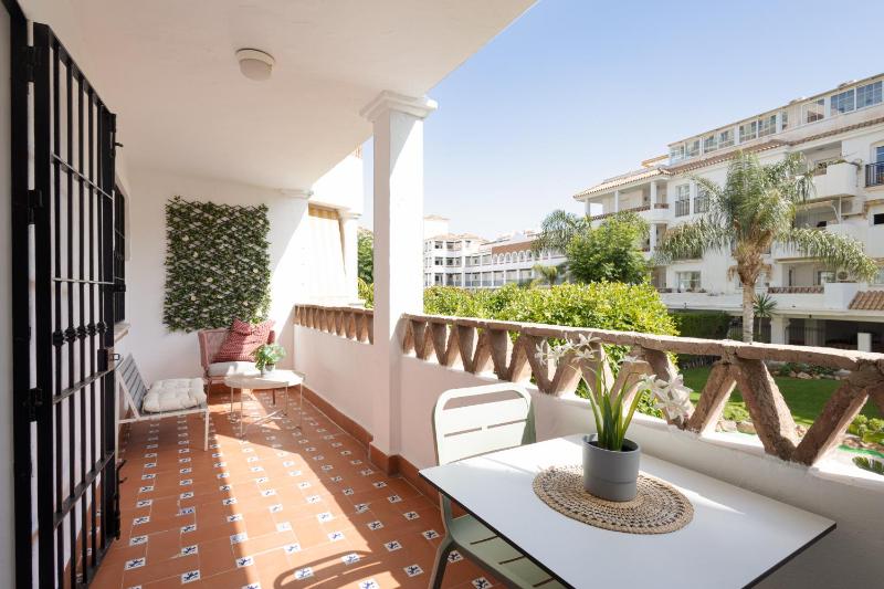 C19 Sunny Apartment with Pool and Terrace - image 9