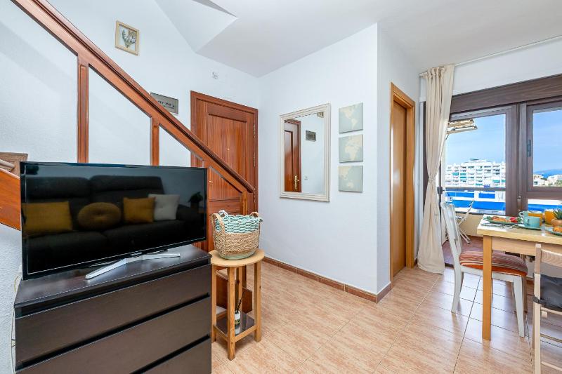 797 HOLIDAY RENTALS - Luminoso apartamento en Aloha playa - image 11