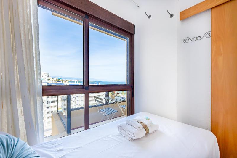 797 HOLIDAY RENTALS - Luminoso apartamento en Aloha playa - image 16