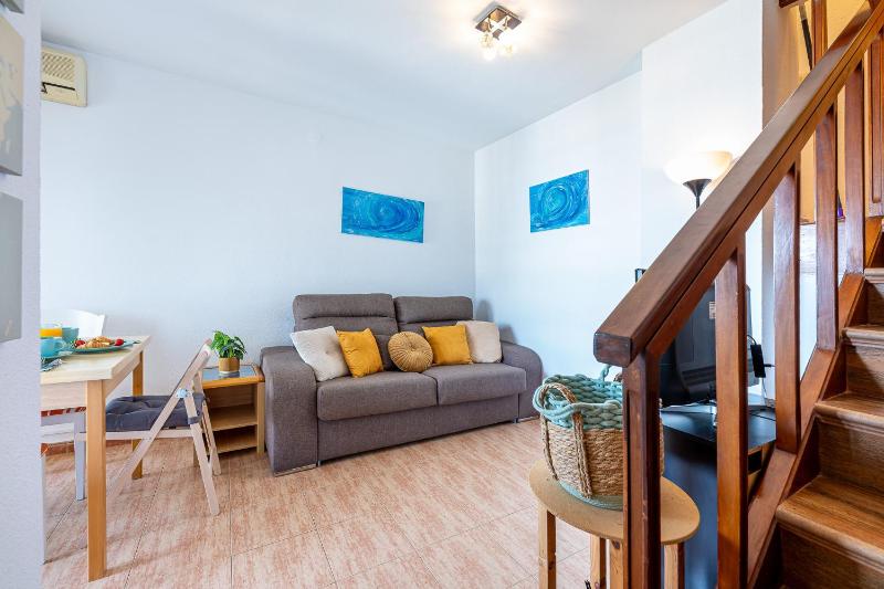 797 HOLIDAY RENTALS - Luminoso apartamento en Aloha playa - image 18