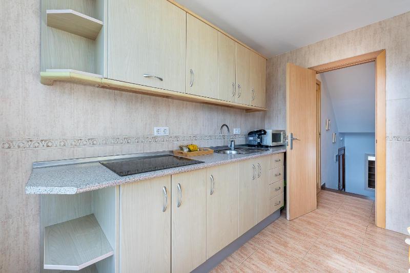 797 HOLIDAY RENTALS - Luminoso apartamento en Aloha playa - image 12