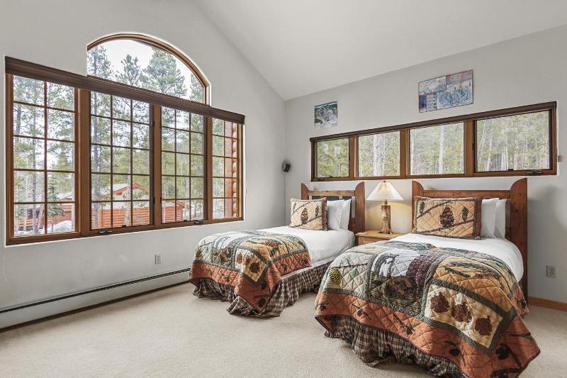Chateau at Dyer Trail - image 9