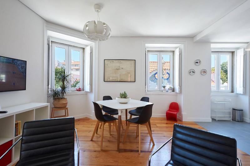 Cascais centre bright 65m2 apartment T2 at the perfect location - image 4