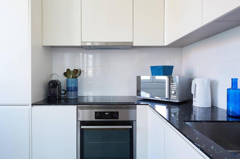 Cascais centre bright 65m2 apartment T2 at the perfect location - image 18